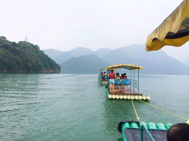 三月繁春似锦,庐山西海"花迎女神"