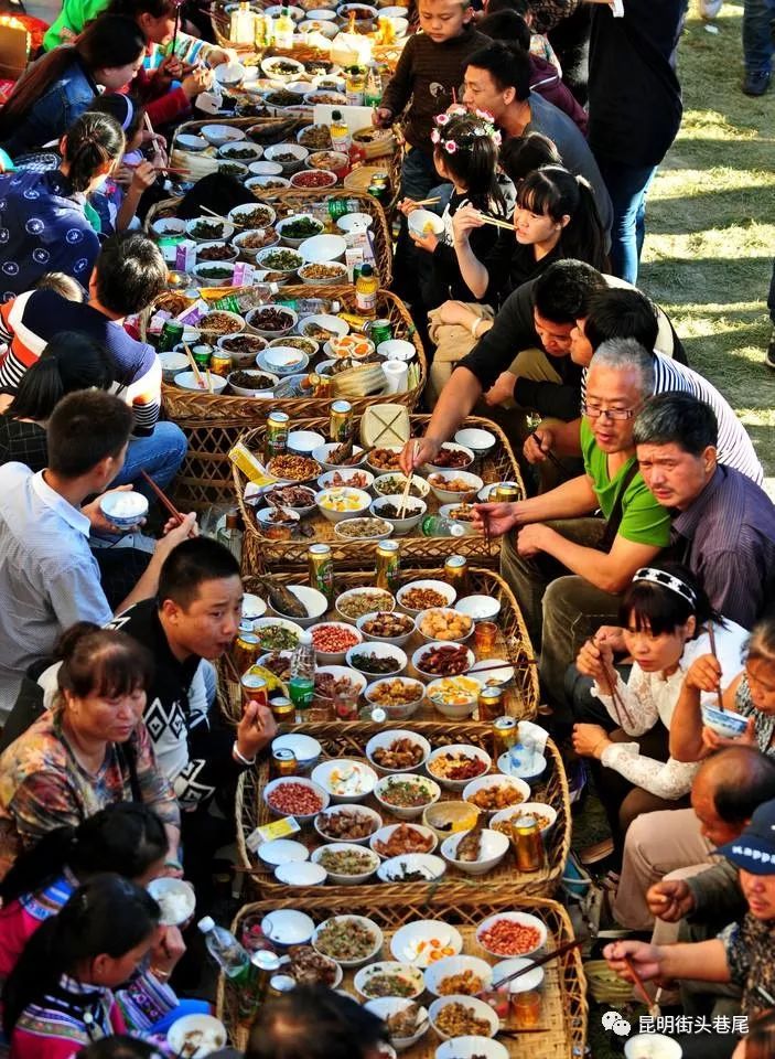 云南的九大超级宴席昆虫宴鲜花宴长街宴有些连土生土长的云南人都不