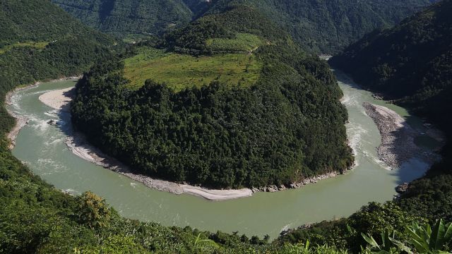 横断山区的金沙江大拐弯