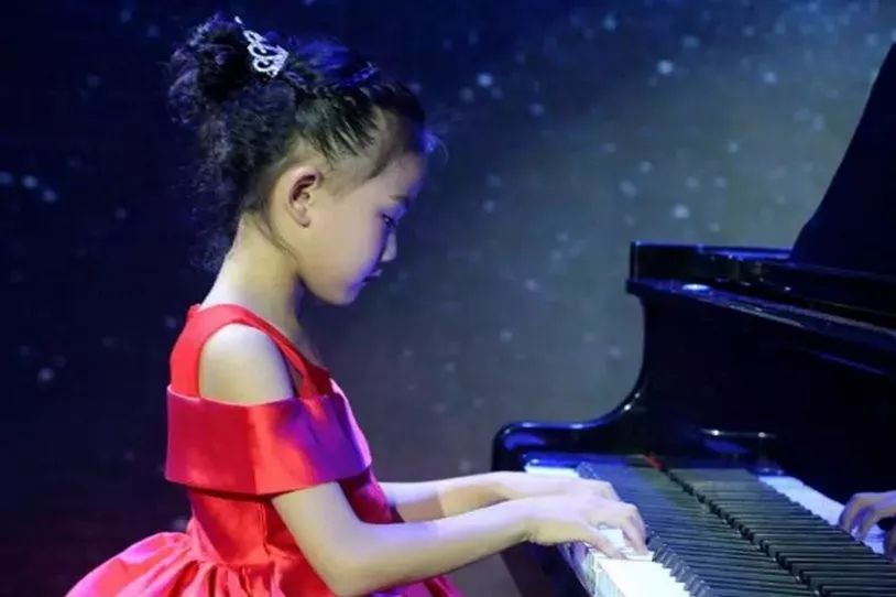 《爱的故事》少儿钢琴演奏会.