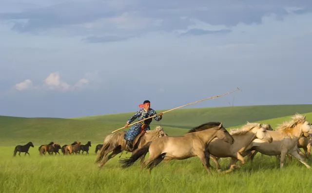 蒙古牧民人口_蒙古牧民生活图片