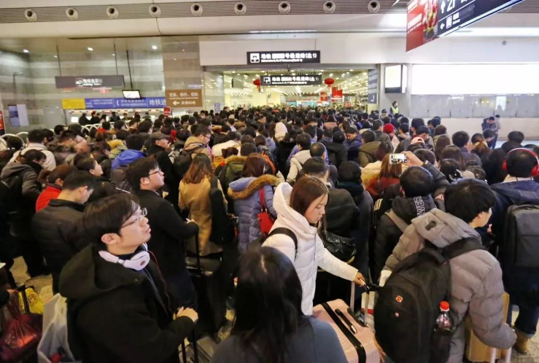 【春节7天上海地铁运送3007.5万人次】今晚虹桥火车站站为你延时加班