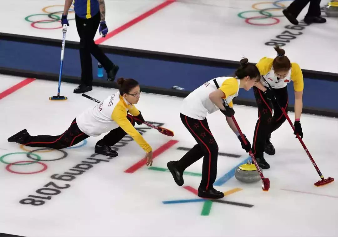 平昌冬奥会泪洒赛场中国女子冰壶队输掉生死战无缘4强