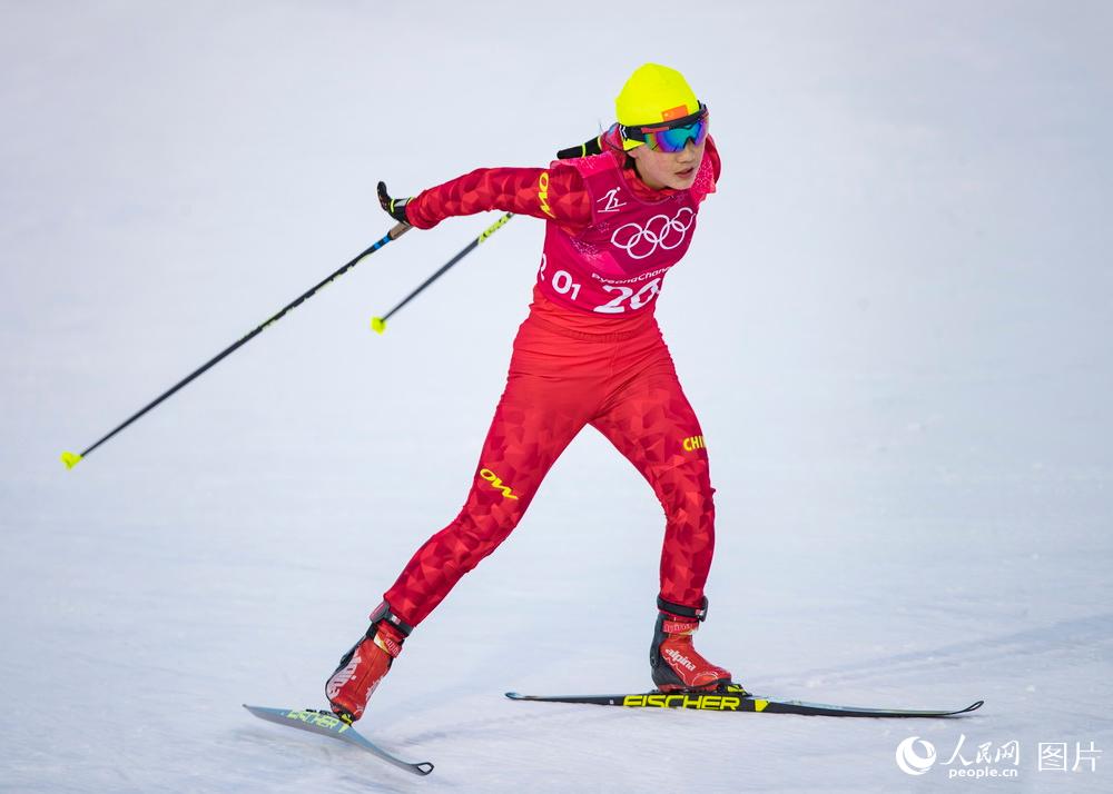 平昌冬奥会越野滑雪女子团体追逐赛争夺激烈