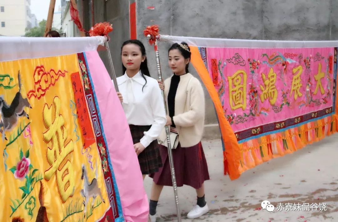 潮阳谷饶大闹热,扛旗美女如云,而且还有.