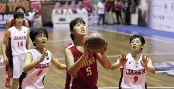 中国女篮的奥尼尔!身高超2米体重200斤,砍20 打爆日本