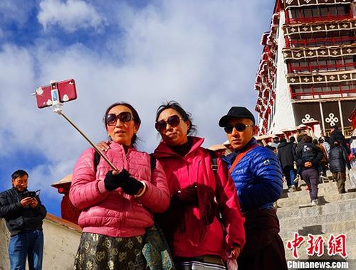 冬游西藏助雪域高原旅游业持续升温