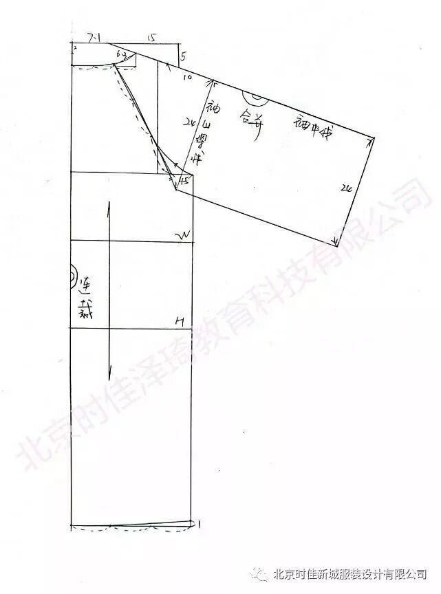 跟时佳学服装制版 | 唐嫣同款插肩袖格子大衣