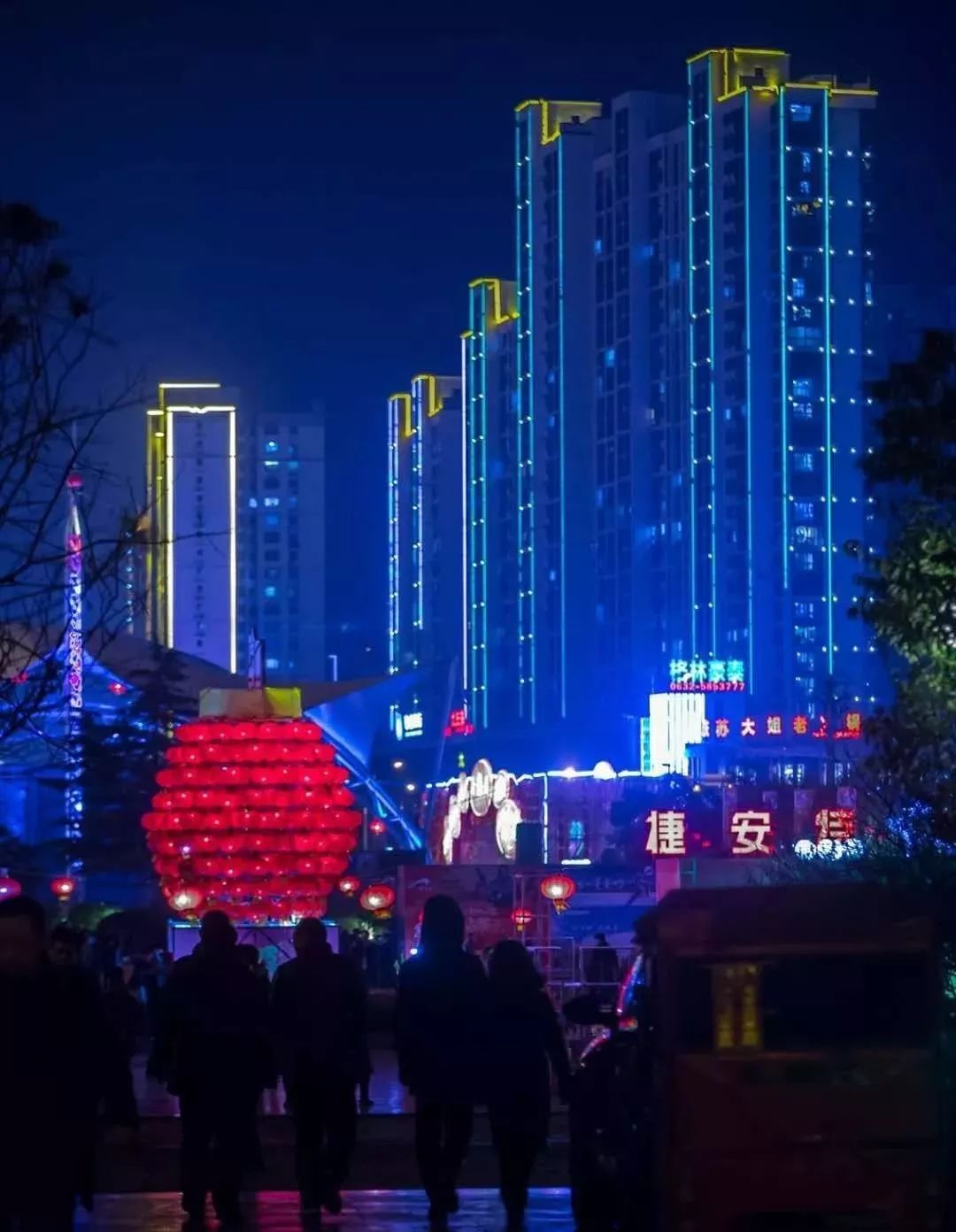 滕城夜景美翻天华灯霓虹年味浓一波美照即将席卷朋友圈