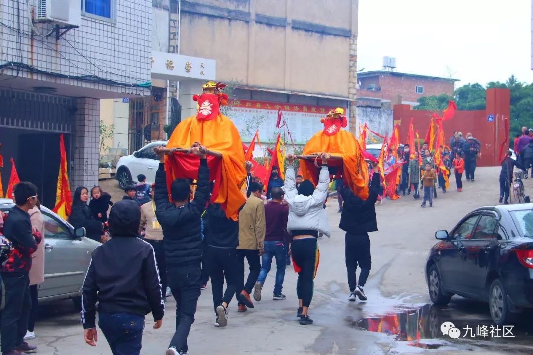 主殿供奉王公王尊謝安謝玄叔侄及其内宮夫人,两侧及后殿供奉各路神仙