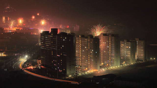 【大美张家川】除夕夜,张家川县城烟花绽放火树银花不