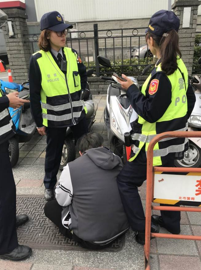 台湾女警追瘫通缉犯 她曾跑过多场半马比赛