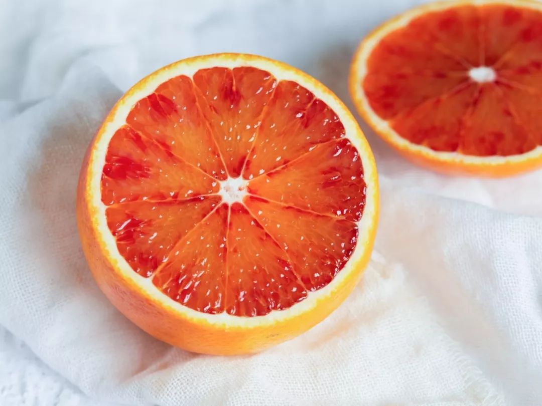 果肉中透着"血丝",酸甜爆汁,这才是真正的血橙!