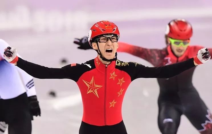 中国选手武大靖在平昌奥运会短道速滑男子500米决赛中获得冠军!