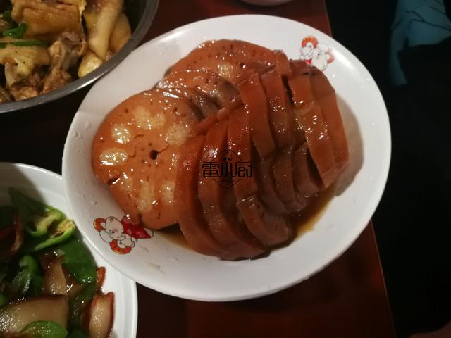 小炒腊肉,湖南特色菜,过年特意从老家那边买来的,有着家的味道.