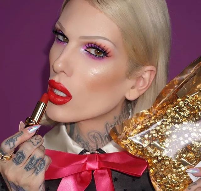 jeffree star 人称j姐,如你所见是个婊气冲天的 蓝孩子,做作到无药可