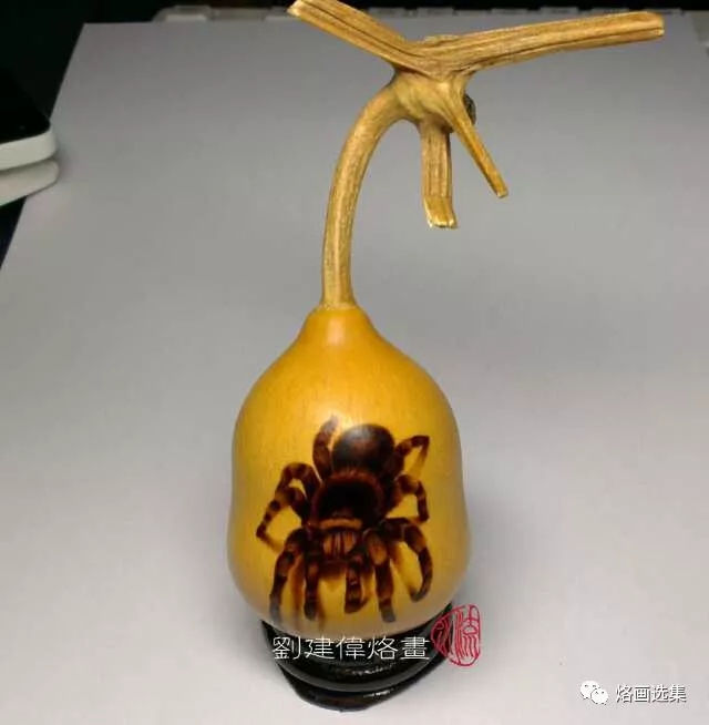 刘建伟葫芦烙画受邀参加葫芦小镇首届葫芦精品展