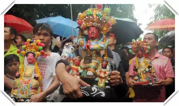 别担心 身为一个地道的海南人 坚决不是过年 而是我们的公期(军坡)节