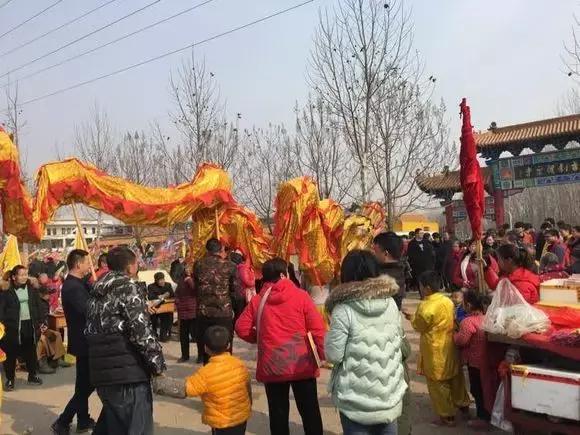 游览荥阳市龙泉寺古庙会感受传统的农村宗教风俗