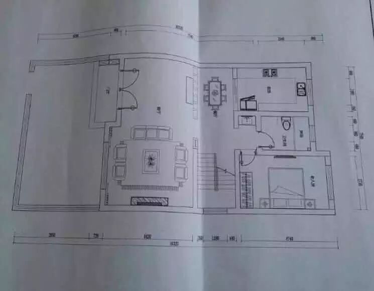 客厅阳台不装门,门垛砸掉好吗?看完再锤不迟!