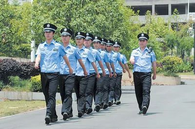 片区民警做流动人口