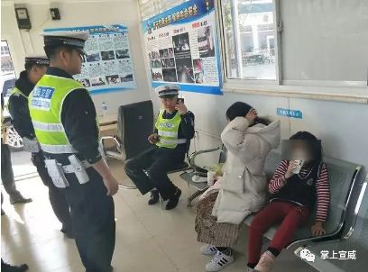 6岁女童遭父亲暴打脱掉裤子用铁衣架打屁股