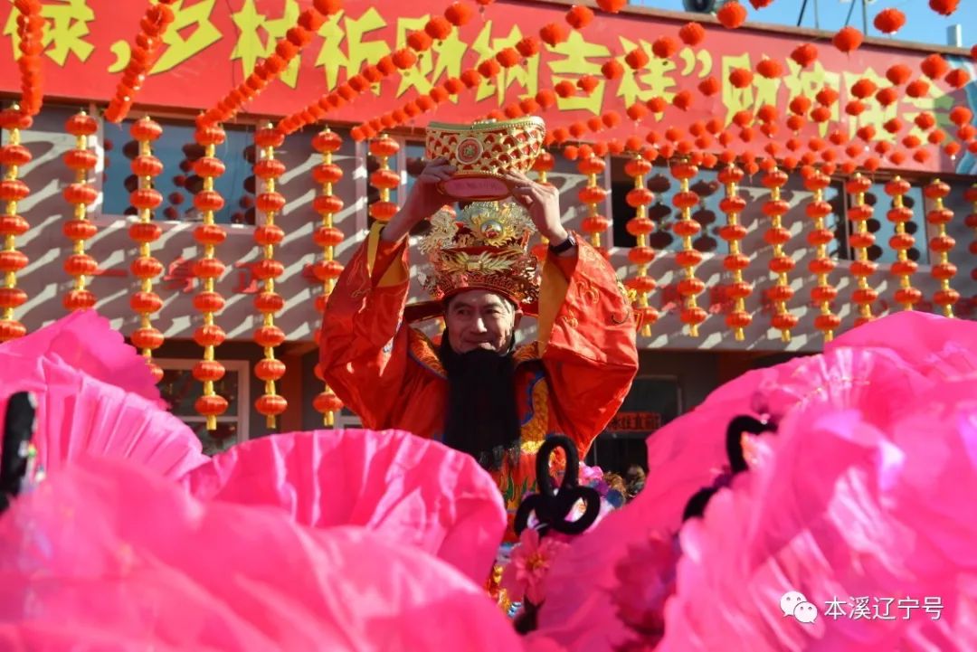 聚焦本溪财神庙会现5万人游玩盛况