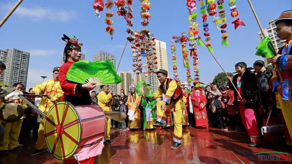 【民俗闹春】秀山花灯广场跳花灯舞龙灯