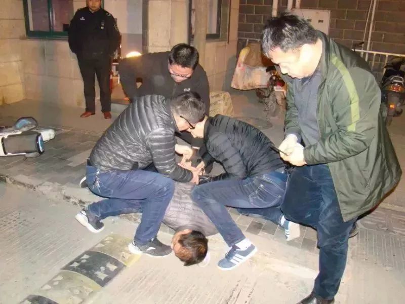 濮阳警方抓捕现场视频曝光!这帮人终于被抓住了!