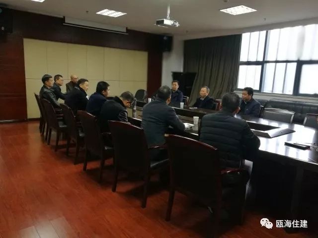 在区行政中心11号楼10楼会议室,周守权主任听取了刘晓千局长关于瓯海