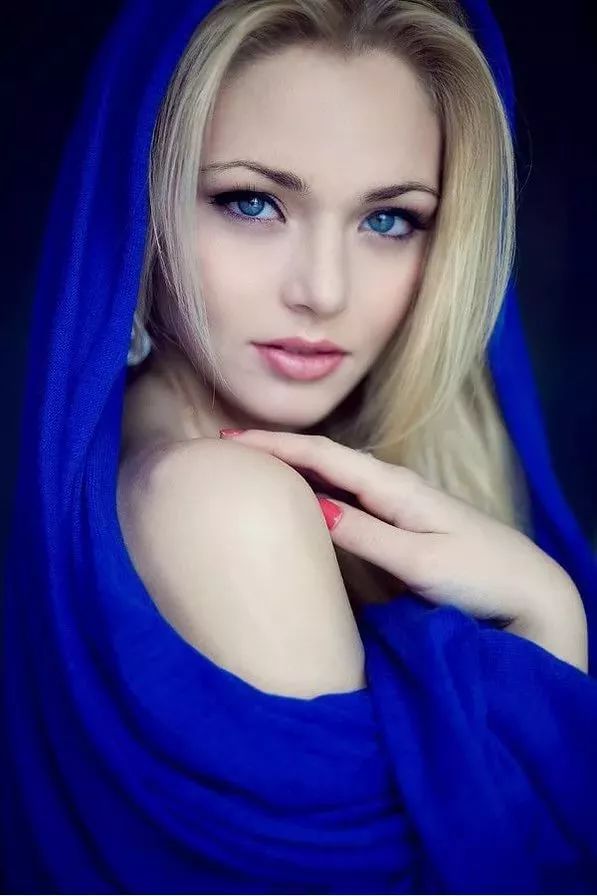 时尚 正文  不是很多的俄罗斯女人能拥有一双充满魅惑力的  绿色眼睛