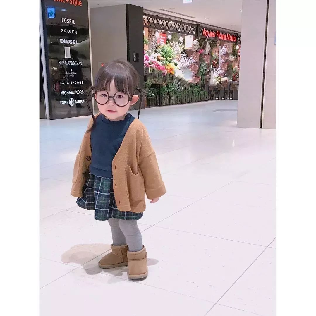 日本1岁小女孩的穿搭走红ins,太太太萌啦!让人想偷偷