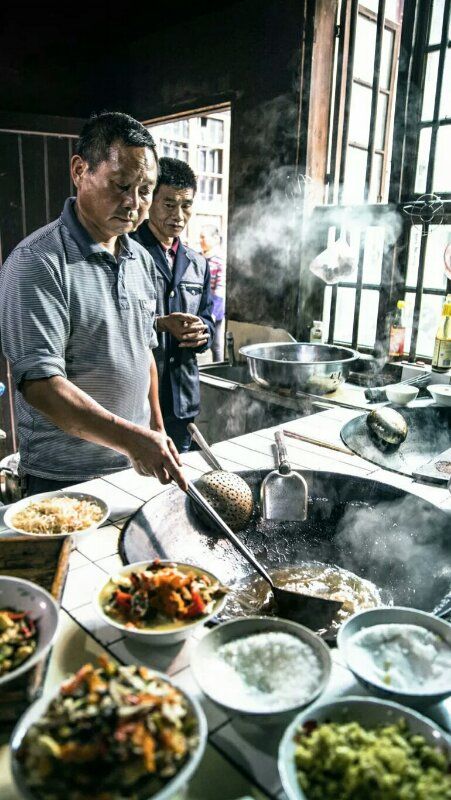 点评:一杯碰起千秋浪—浅谈如何品味"平江十大碗"的情与席