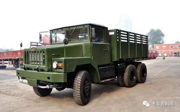 解放军炮兵部队中的法国卡车 berliet gbc 8kt