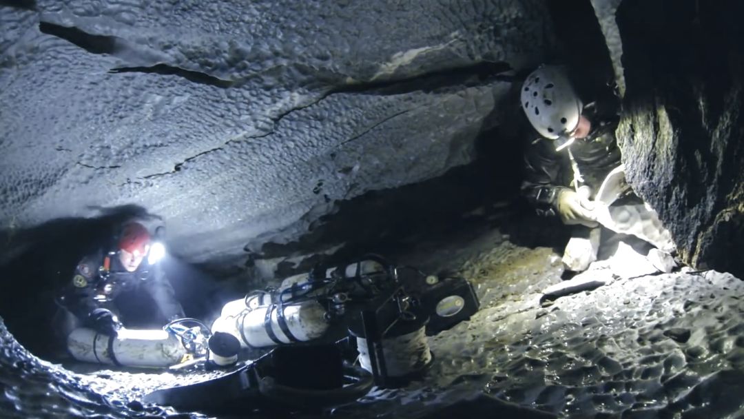 电影里能挖出宝藏的水下洞穴到底是怎么被发现的