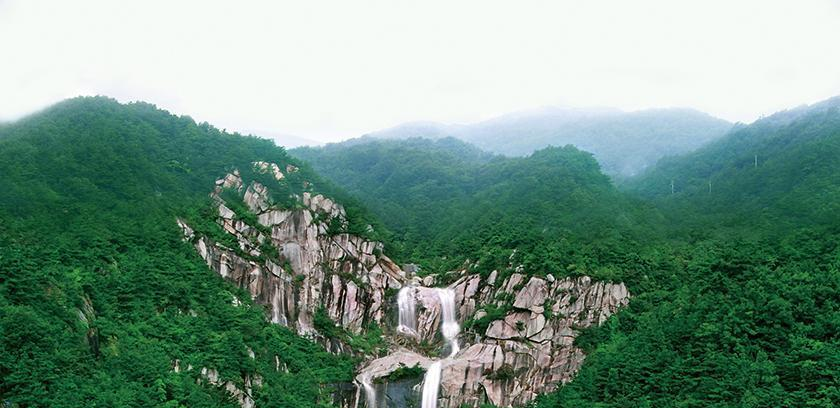 跨潍坊和临沂两市,包括潍坊沂山景区,临沂蒙山龟蒙景区和蒙山云蒙景区