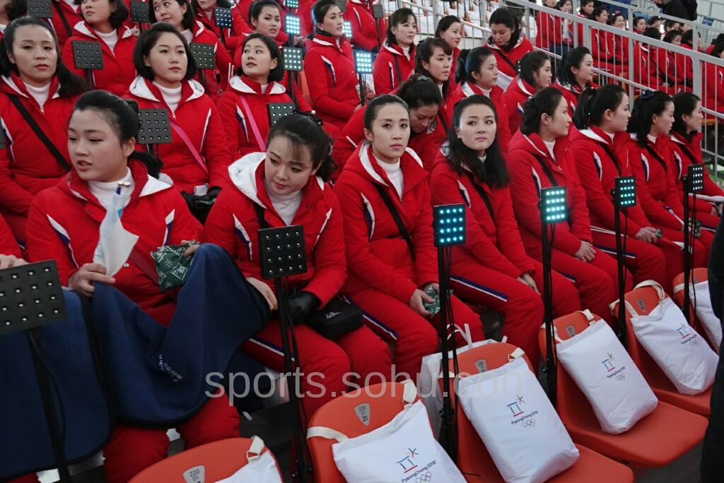 北京时间2月25日消息,韩国平昌冬奥会即将落幕,朝鲜啦啦队抵达冬奥