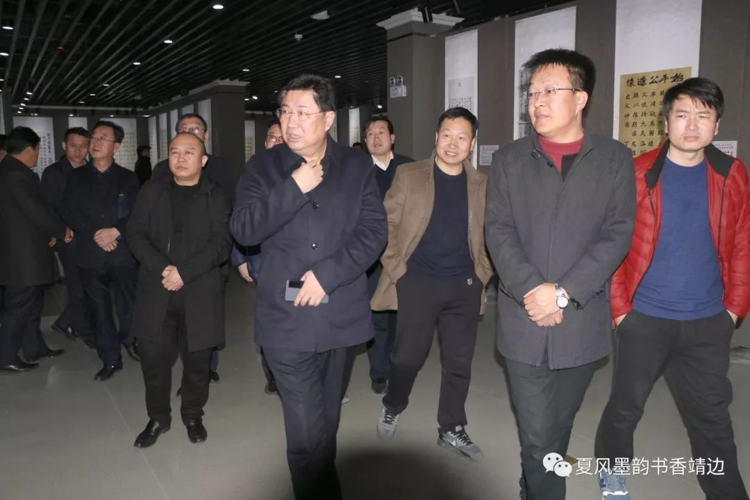 靖边县委书记刘维平,县委组织部长孟春伟等领导观看