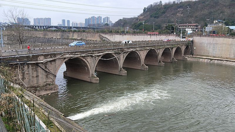 修建于嘉庆十四年1809年的南充西桥河如今还在造福果城市民