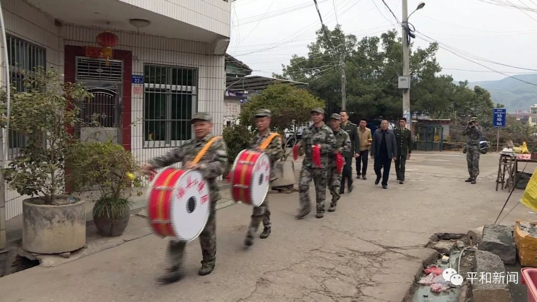 【慰问】平和县人武部部长林琰标走访慰问平和籍现役军人军属,军民