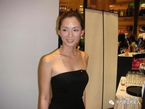 美女嫁给63岁老总_中国美女嫁给非洲黑人(2)