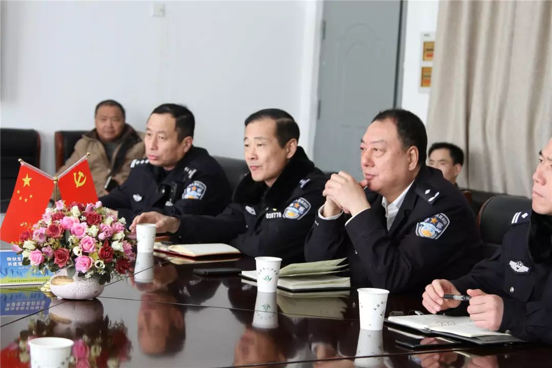 上海市公安局浦东分局领导 到我校调研座谈