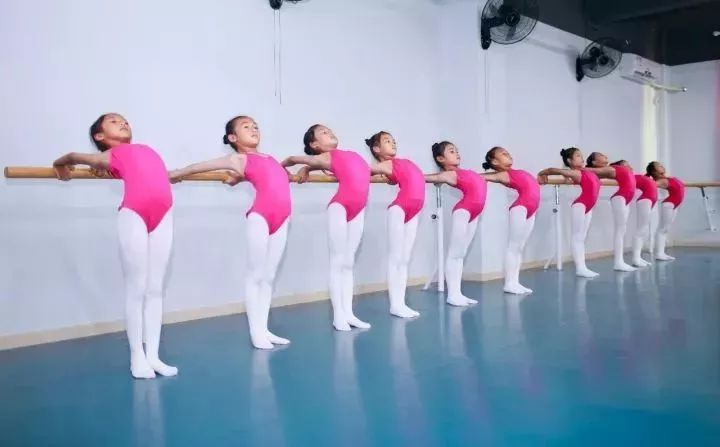 中国·南方舞蹈学校"科学教学基地"在珠海斗门成立!