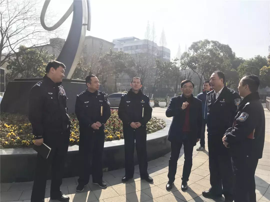上海市公安局浦东分局领导到我校调研座谈