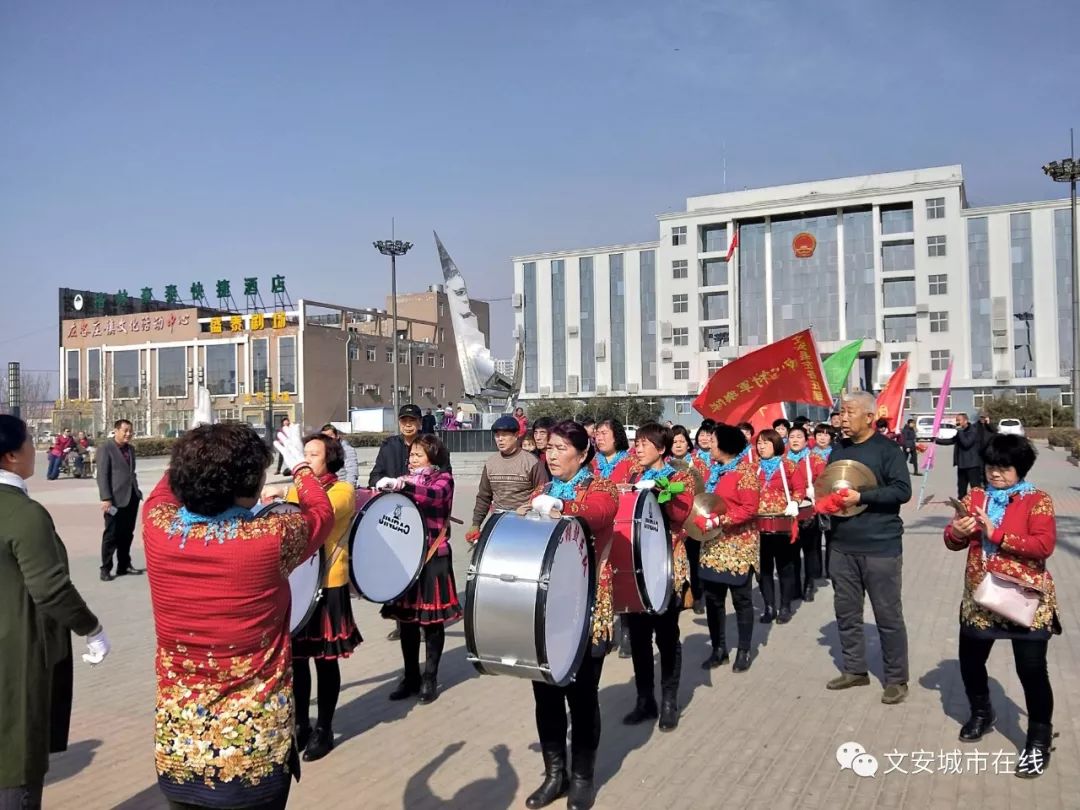 【左社区】左各庄镇霸气"乡村老年女子军乐队!