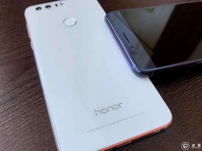 给父母的新年礼物— honor 老旗舰荣耀8 手机 开箱