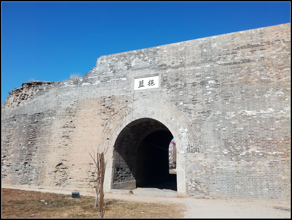 正定民谣曰"东门里面大佛寺,东门外面接官厅,南门里面阳和楼,南门