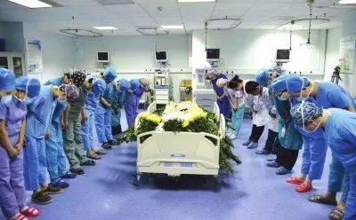 停止呼吸机辅助呼吸10分钟后心跳完全停止,开始脑——心双死亡器官