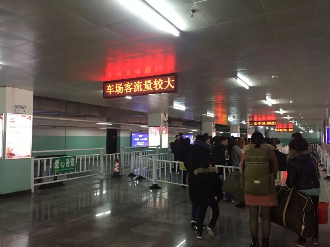 记者体验:芜湖火车站地下停车场24小时封顶收费30元