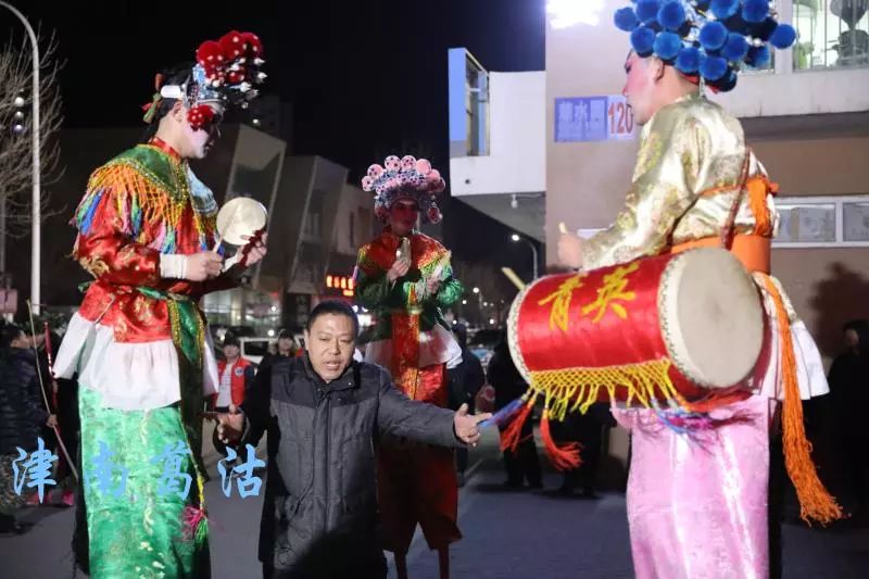 【葛沽快讯】海下葛沽文武高跷队为葛沽宝辇出会表演